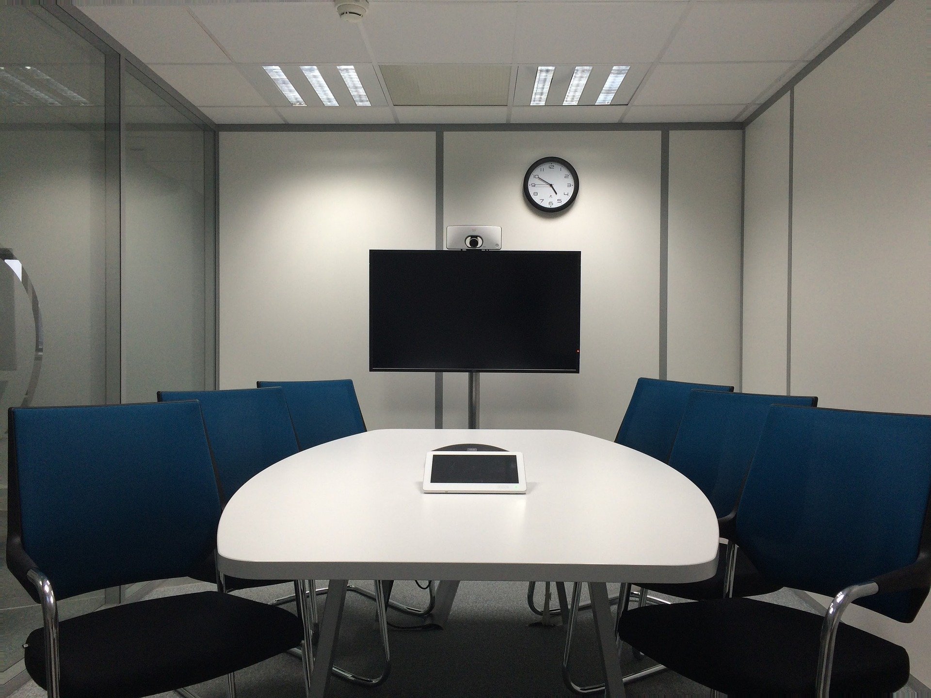 Paying attention to the design of your huddle room will help you maximize productivity even in small spaces. 